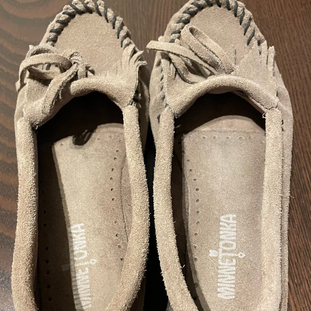 Minnetonka Kilty Suede Moccasins gray size 7.5